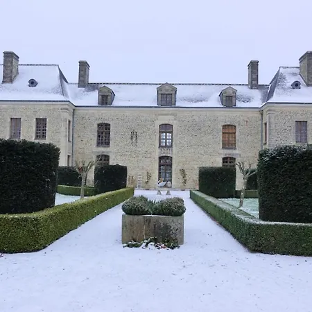 Hotel Chateau Du Bu 4*