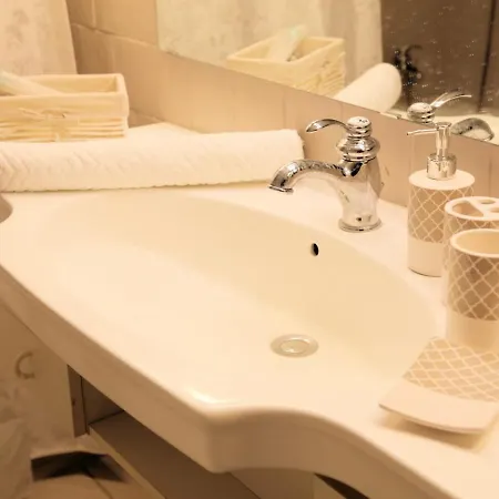 Hotel Chateau Du Bu 4*