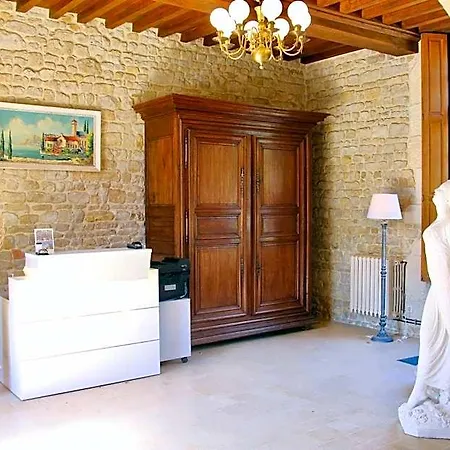Chateau Du Bu ホテル