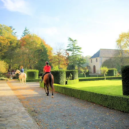 Hotel Chateau Du Bu 4*