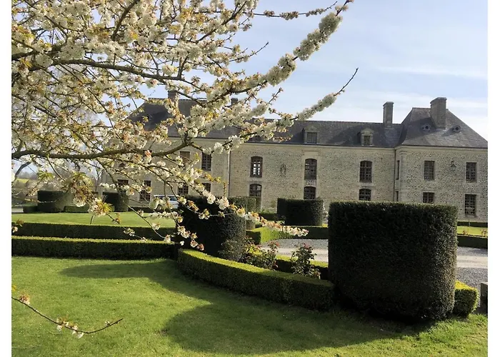 מלון Chateau Du Bu 4*