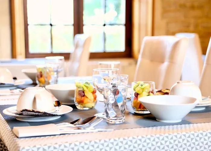 מלון Chateau Du Bu 4*