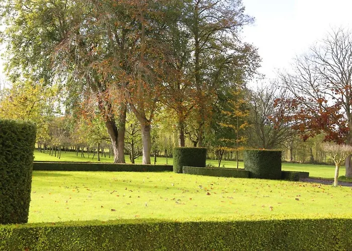 Otel Chateau Du Bu 4*