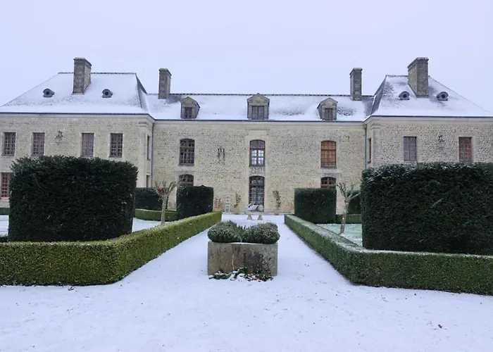 מלון Chateau Du Bu 4*