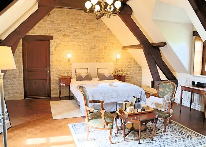 מלון Chateau Du Bu 4*